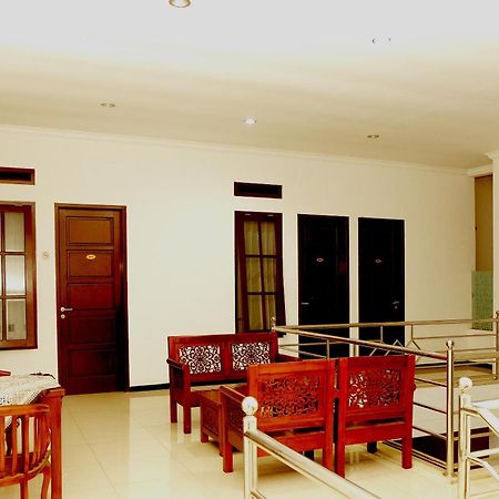 Oyo 350 D' Maktab Homestay Syariah Malang Eksteriør billede
