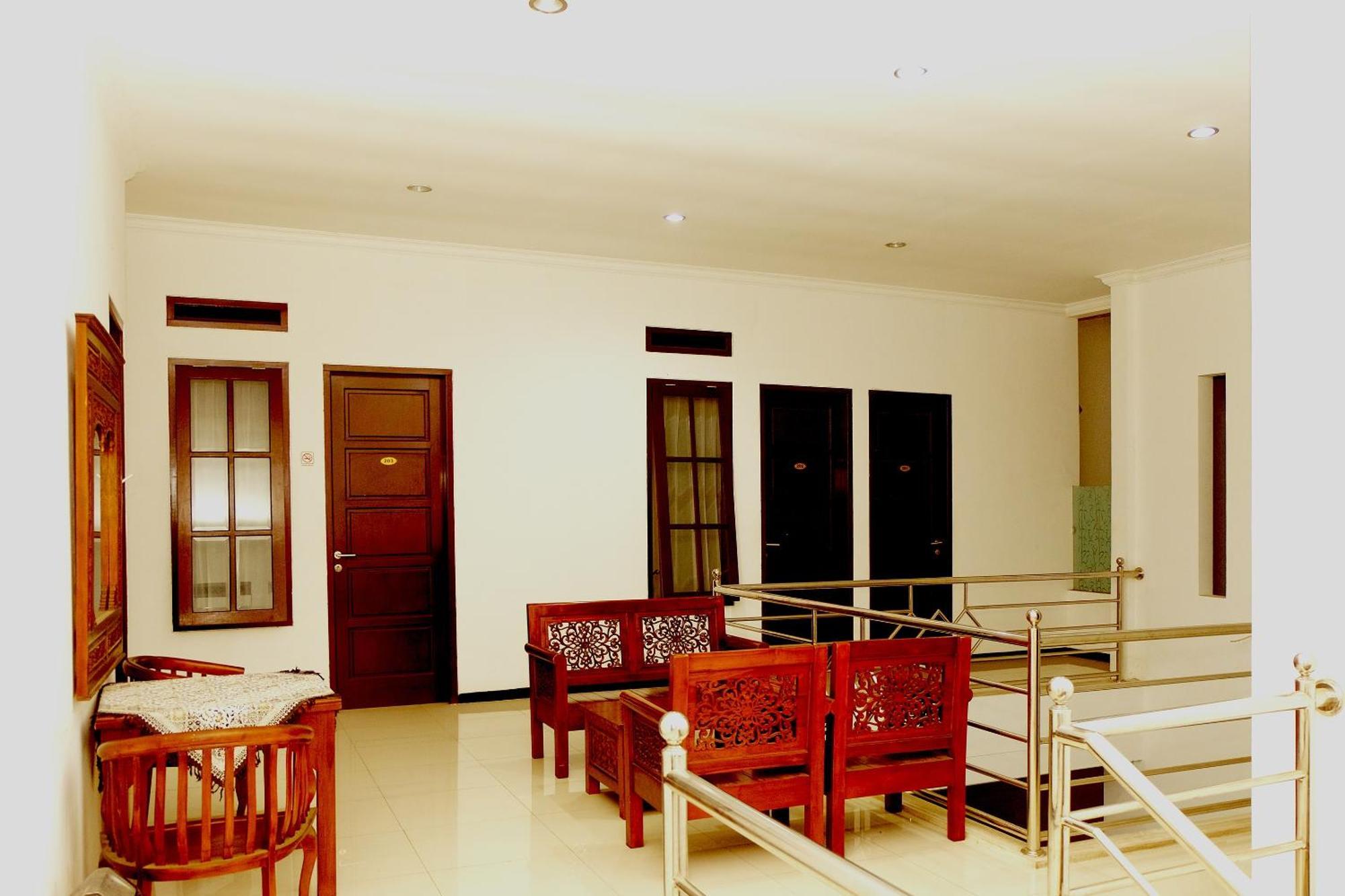 Oyo 350 D' Maktab Homestay Syariah Malang Eksteriør billede