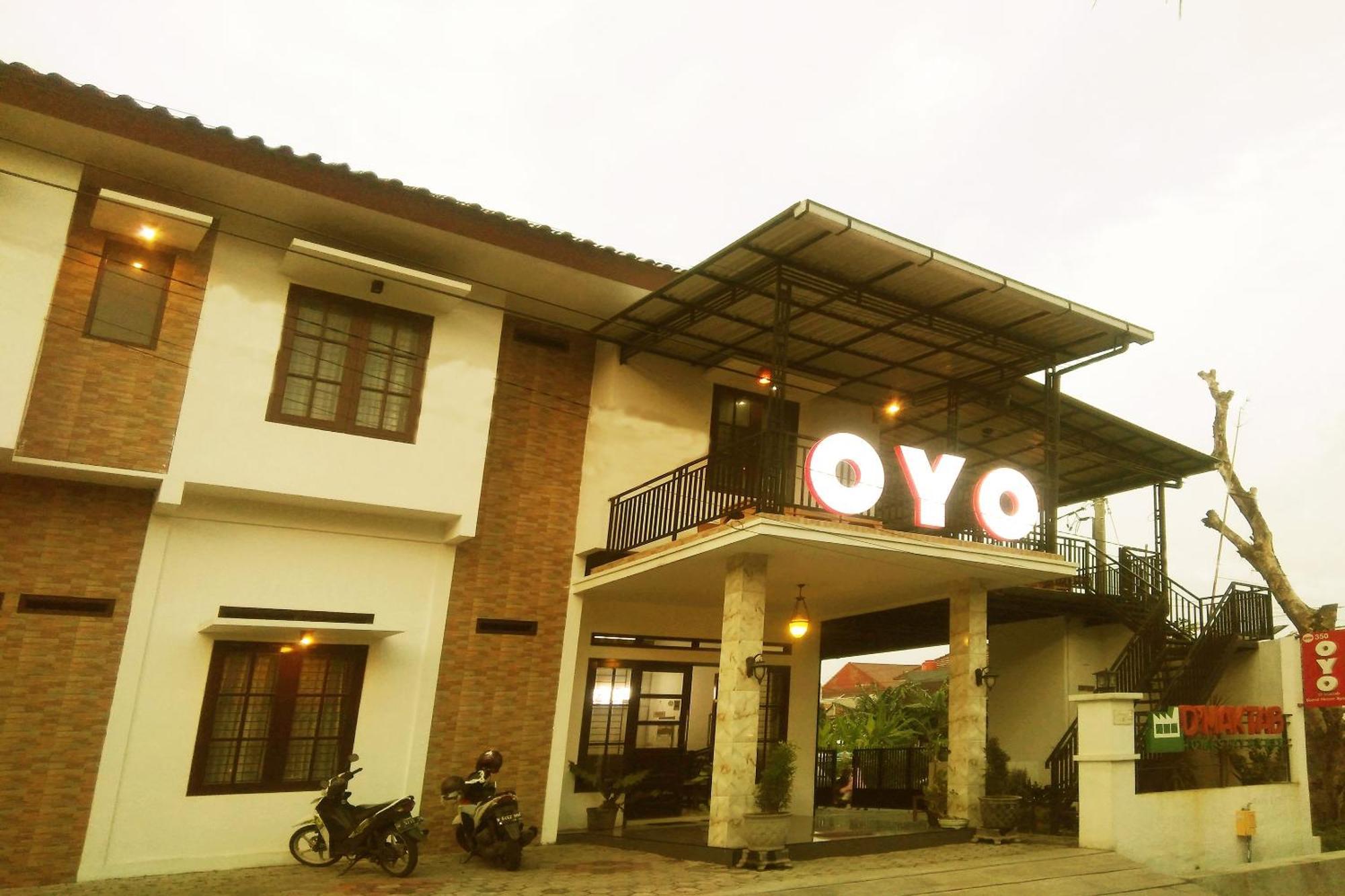 Oyo 350 D' Maktab Homestay Syariah Malang Eksteriør billede