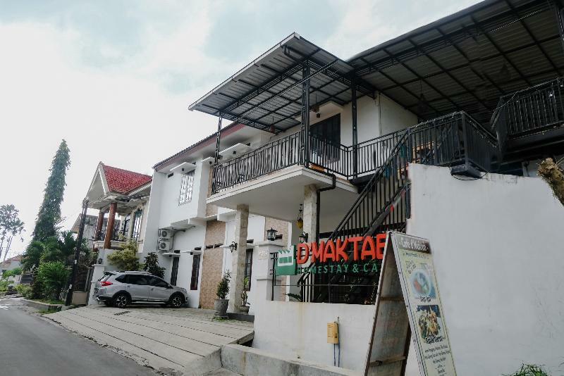Oyo 350 D' Maktab Homestay Syariah Malang Eksteriør billede