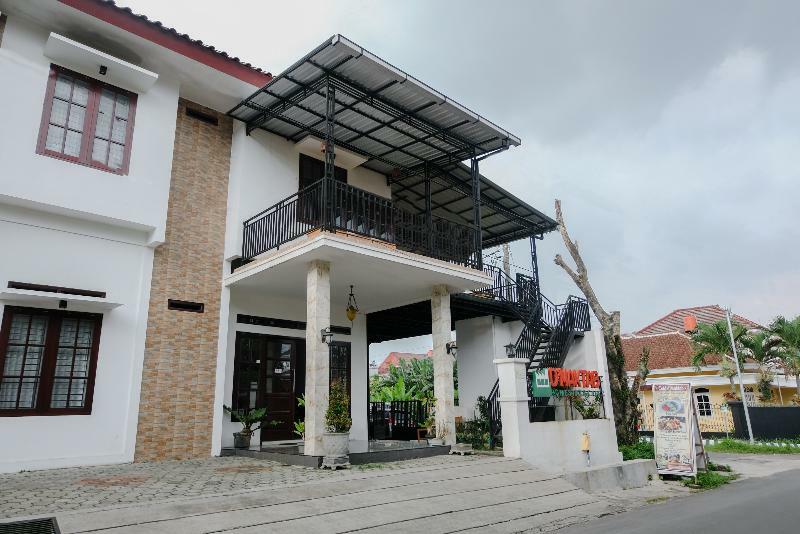 Oyo 350 D' Maktab Homestay Syariah Malang Eksteriør billede
